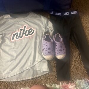 NIKE OUTFIT WITH SKETCHERS SHOES 3T Like new